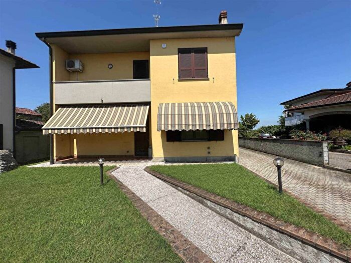 Casa con 6 locali in vendita in Via Milano, Valera Fratta