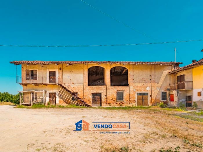 Casa con 6 locali in vendita in Località Sant'Anna, Monforte d'Alba