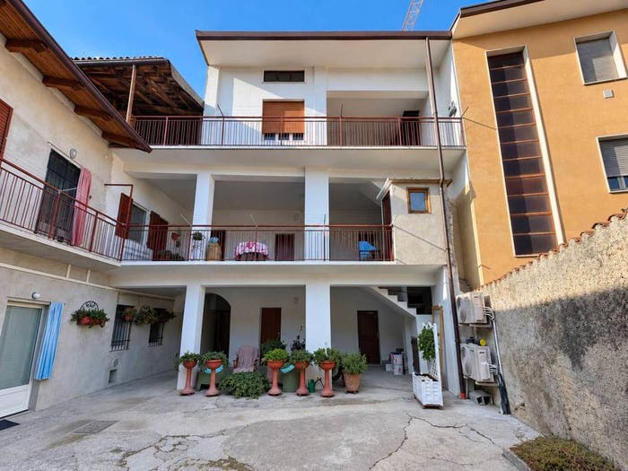 Appartamento trilocale in vendita in Via Monsignor C Carrara, Centro, Albino