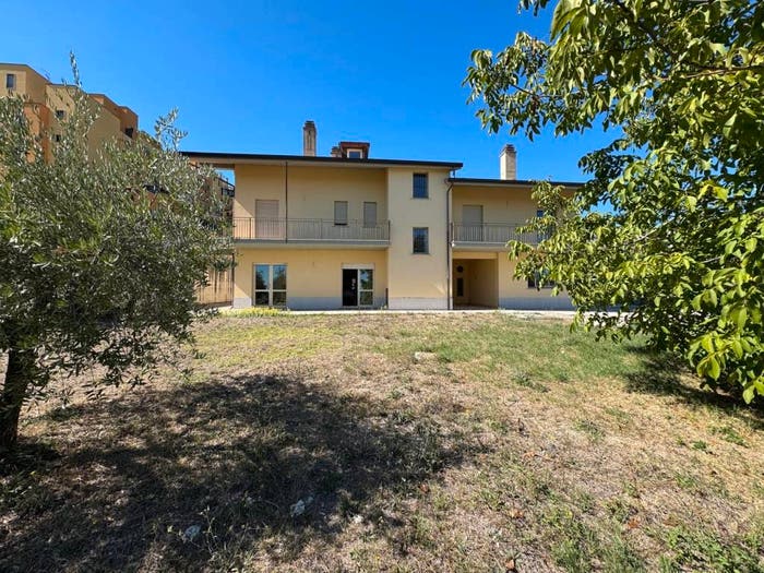 Casa con 6 locali in vendita in Via Sicilia, Colle dell'Orso, Campobasso