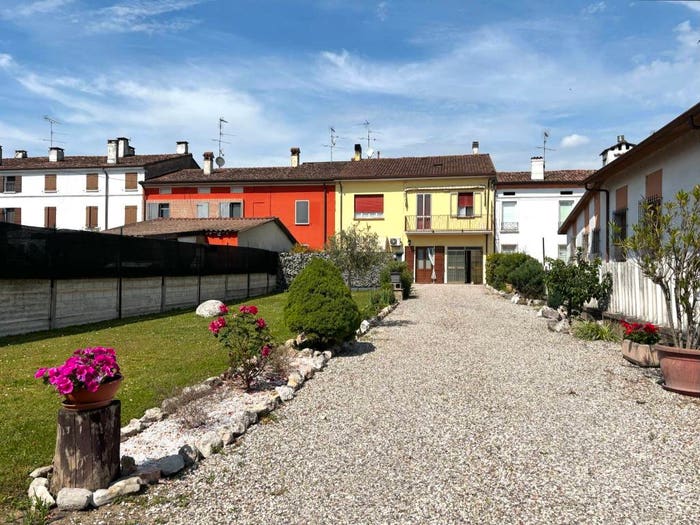 Casa con 5 locali in vendita in Via Giuseppe Garibaldi, Gabbiana, Castellucchio