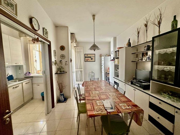 Appartamento con 5 locali in vendita in Cecina Centro, Cecina