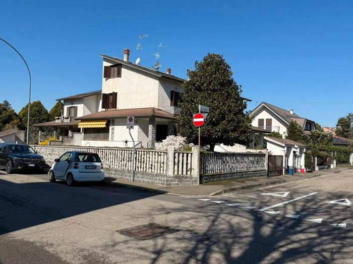 Casa quadrilocale in vendita in Via Ussaro, Centro, Zibido San Giacomo