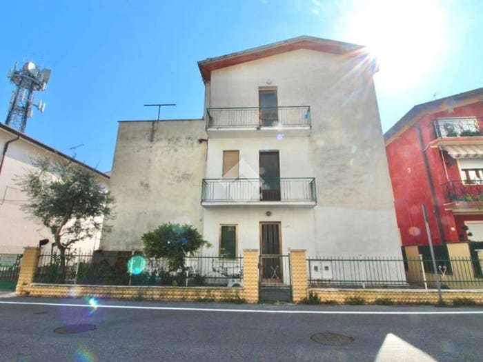 Appartamento trilocale in vendita in Via del Gambero, Centro, Caorle
