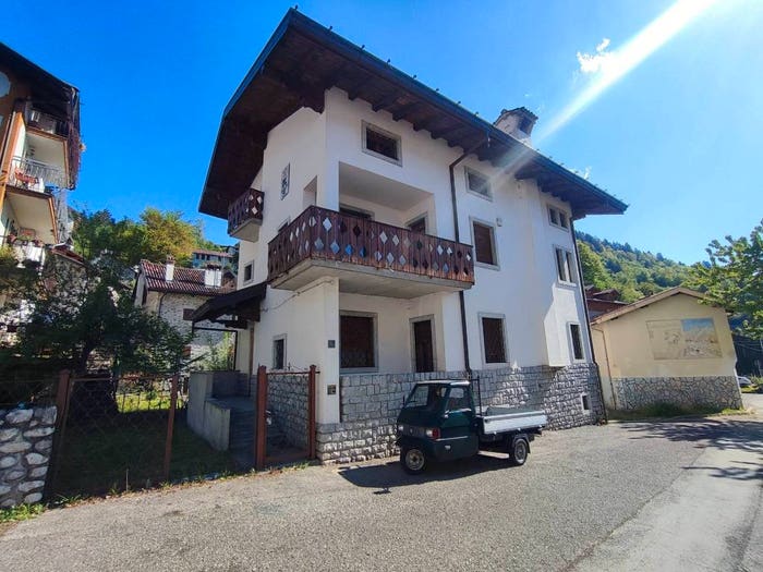Casa con 6 locali in vendita in Via Villa, Centro, Paluzza