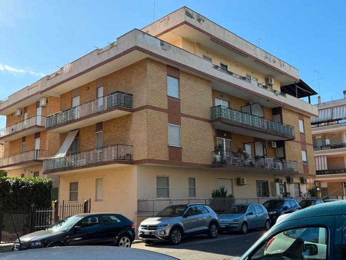 Appartamento trilocale in vendita in Via Gian Battista Vico, Centro, Aprilia