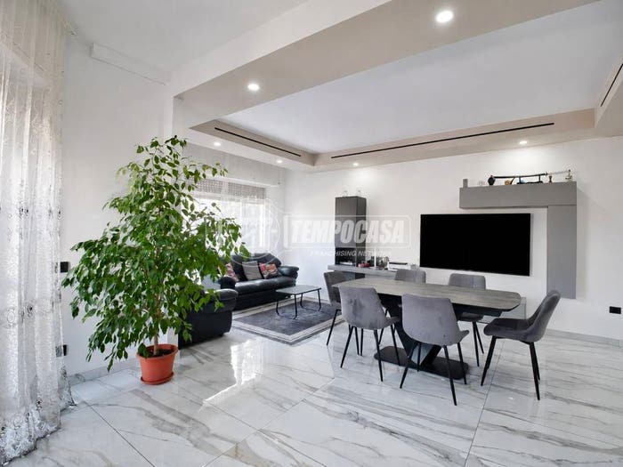 Appartamento trilocale in vendita in Viale Giulio Cesare, Porta Mortara, Novara