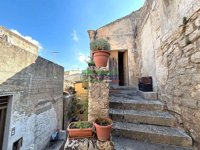 Casa con 6 locali in vendita in Vicolo Cappello, Modica Bassa, Modica