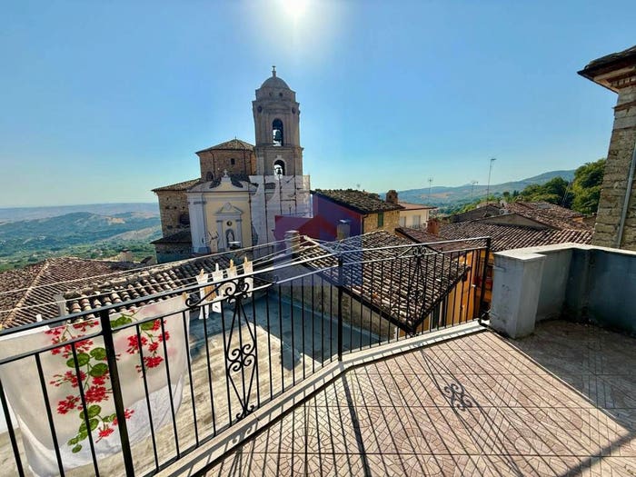 Casa con 6 locali in vendita in Vico Eugenio Sirolli, Centro, Archi