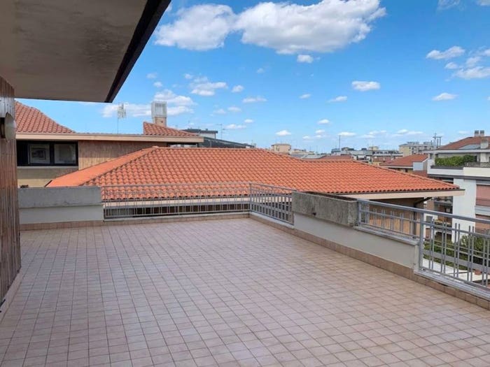 Casa con 6 locali in vendita in Viale IV Novembre, Fiera, Treviso