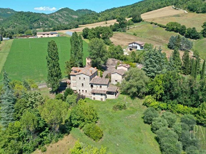 Casa con 6 locali in vendita in Via dei Magistrati, Montone