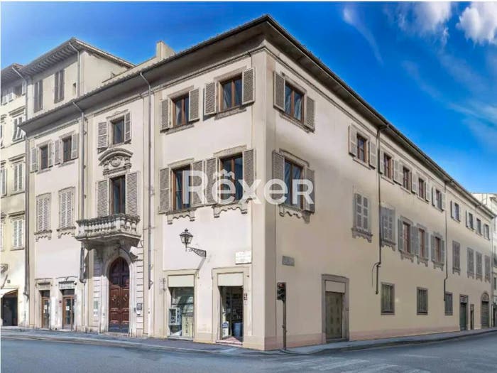 Appartamento trilocale in vendita in Piazza Gaetano Salvemini, Sant'Ambrogio, Firenze