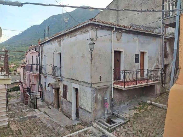 Appartamento trilocale in vendita in Via Po, Roccavivi, San Vincenzo Valle Roveto