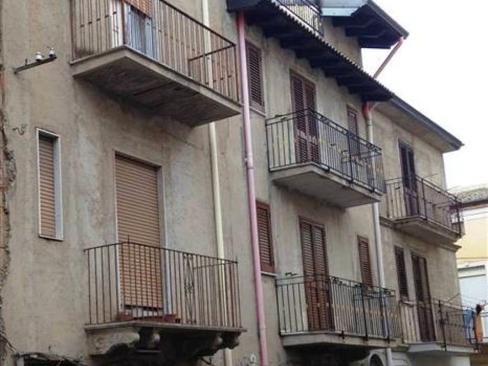 Casa con 6 locali in vendita in Campobello di Licata