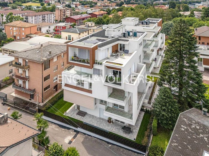Appartamento quadrilocale in vendita in Via Antonio Meucci, Sant'Antonio, Cantù