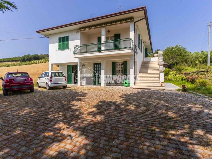 Casa con 6 locali in vendita in Via Cavallino, Santa Maria Apparente Zona Industriale, Civitanova Marche