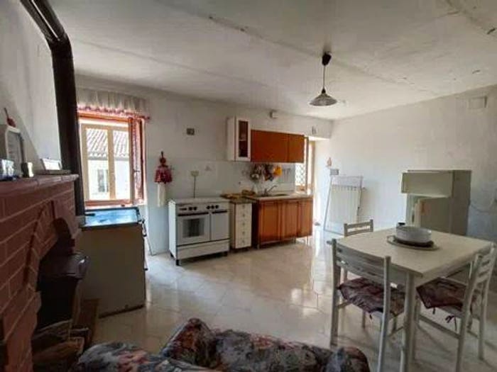 Casa con 6 locali in vendita in Casale Giardinari, Gamberale