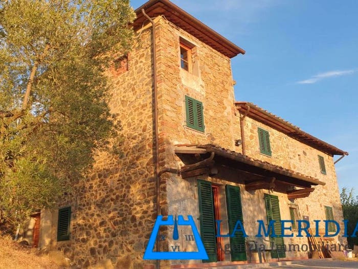 Casa con 6 locali in vendita in Lamporecchio