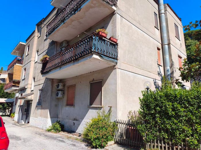 Appartamento trilocale in vendita in Via Roma, Centro, Castelnuovo di Porto