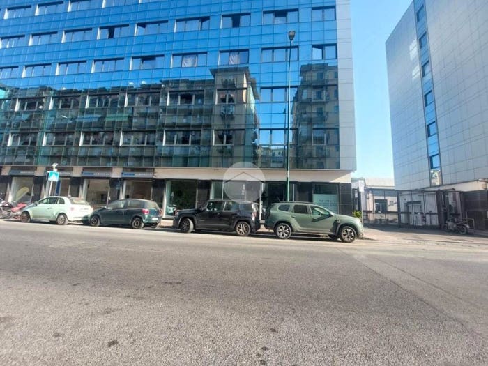 Appartamento trilocale in vendita in Via Gennaro Capuozzo, Fuorigrotta, Napoli