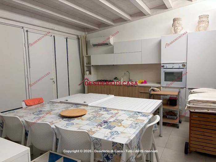 Appartamento quadrilocale in vendita in Via Lungomare Colonna, Reitano