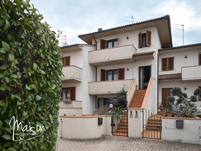 Casa con 6 locali in vendita in Via Aiaccia, Poggetto, Poggio a Caiano