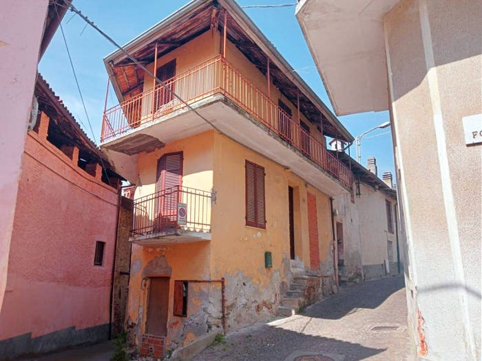 Casa con 6 locali in vendita in Via Lanzo, Centro, Balangero