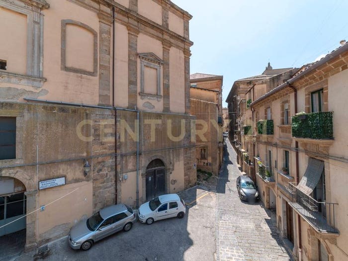 Casa quadrilocale in vendita in Via Minciardi, Centro, Caltagirone