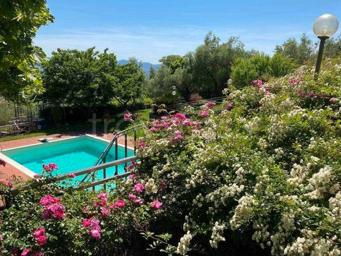 Casa con 6 locali in vendita in Fognano, Montale