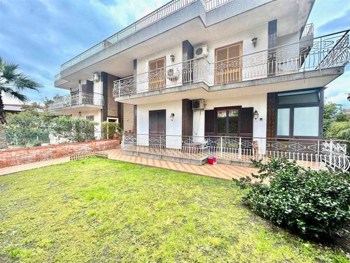 Casa con 6 locali in vendita in via delle Quercie, Centro, Gravina di Catania
