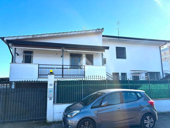Casa con 5 locali in vendita in Via dei Siculi, Piccarello, Latina