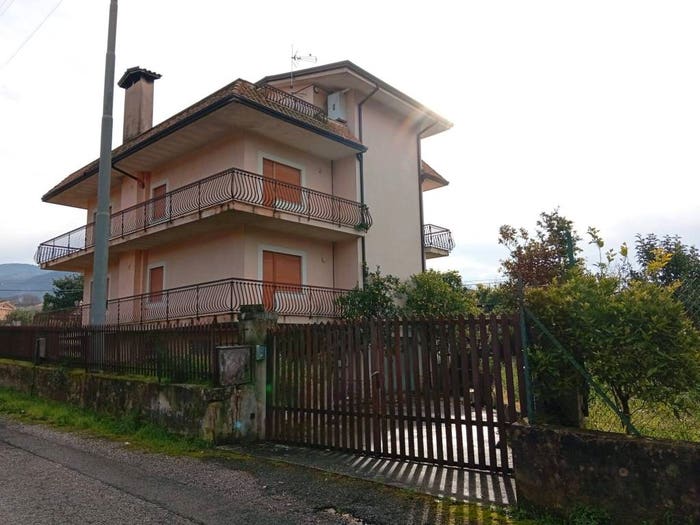 Casa con 6 locali in vendita in Via Chiusanova, Sant'Elia Fiumerapido