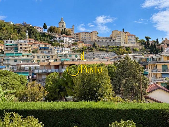Casa trilocale in vendita in Vicolo Frantoi Canai, Corso degli Inglesi, Sanremo