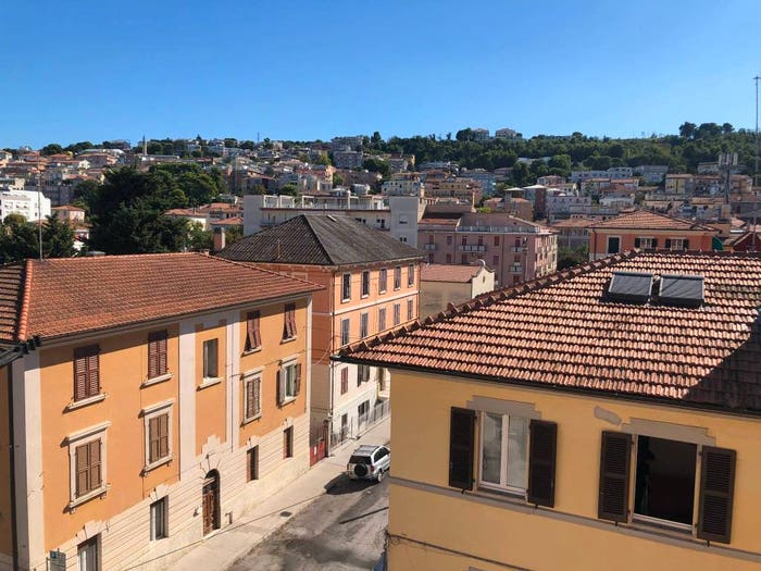 Appartamento con 6 locali in vendita in Via Gorizia, Adriatico, Ancona