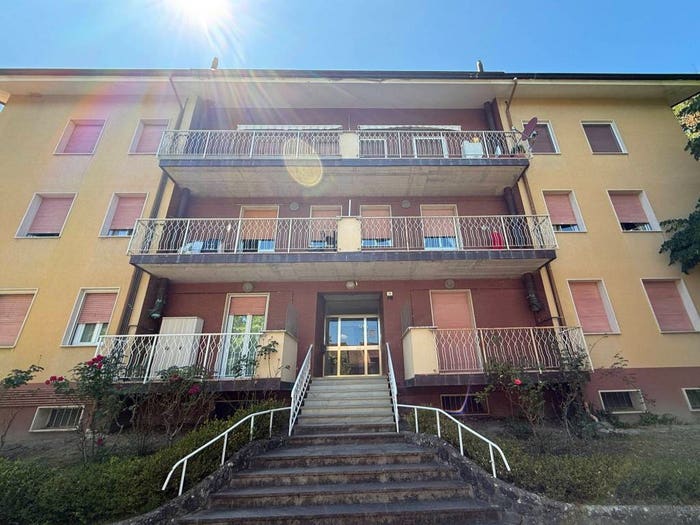 Appartamento trilocale in vendita in Via Alcide De Gasperi, Centro, Gaggio Montano