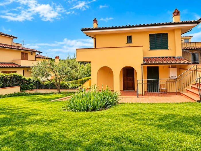 Casa con 6 locali in vendita in Comeana, Carmignano