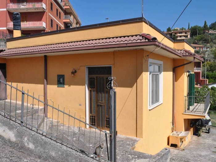 Casa bilocale in vendita in Via Madonna delle Grazie, Centro, Alatri