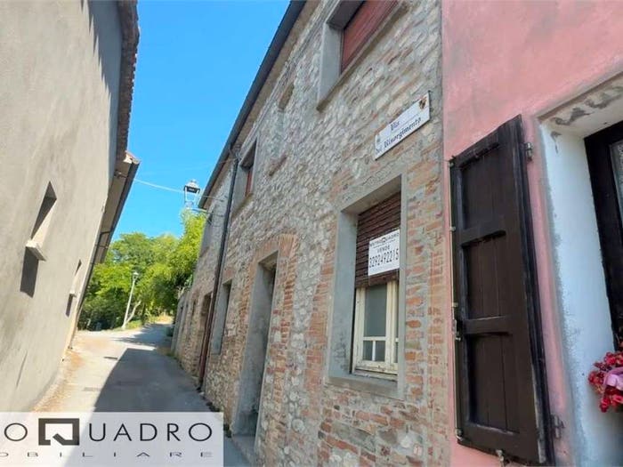 Casa con 6 locali in vendita in via del risorgimento, Borghi