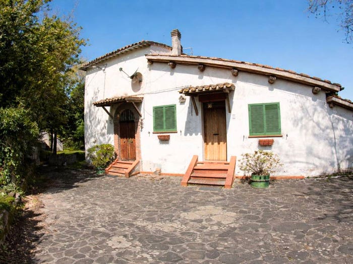 Casa con 6 locali in vendita in Frazione Argignano Bassano, Fabriano