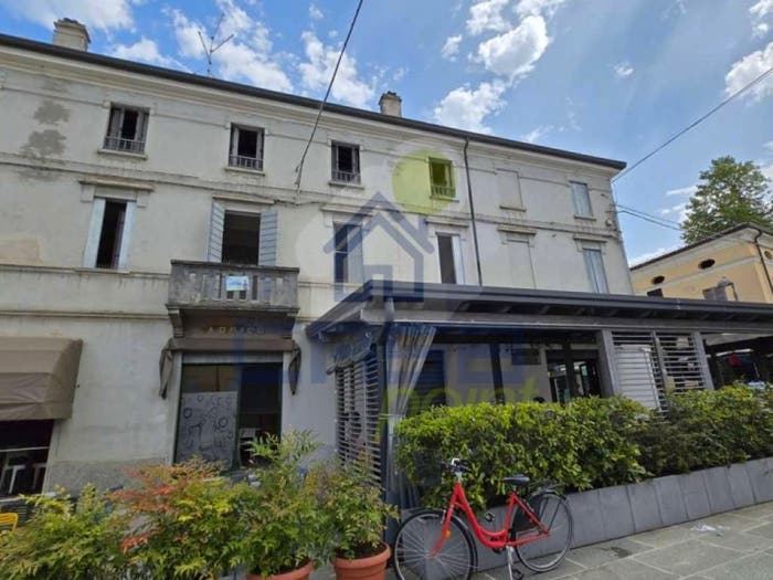 Casa con 6 locali in vendita in via Avanzi, Centro, Luzzara