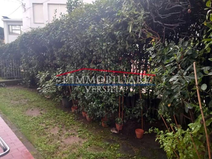 Appartamento quadrilocale in vendita in Viale Stazione, Centro, Massa