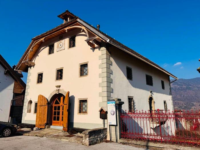Casa con 6 locali in vendita in Via Ottobre di Mione, Mione, Ovaro