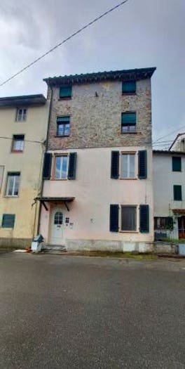 Appartamento con 5 locali in vendita in Via della Chiesa XI, Nave, Lucca