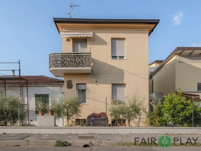 Casa con 6 locali in vendita in via don giovanni minzoni, Parco Urbano Piscina, Forlì
