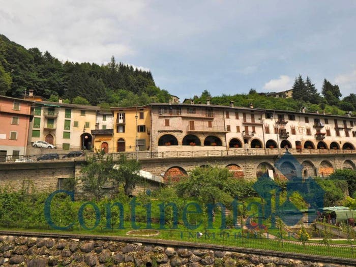 Appartamento trilocale in vendita in Via Centro, Centro, Averara