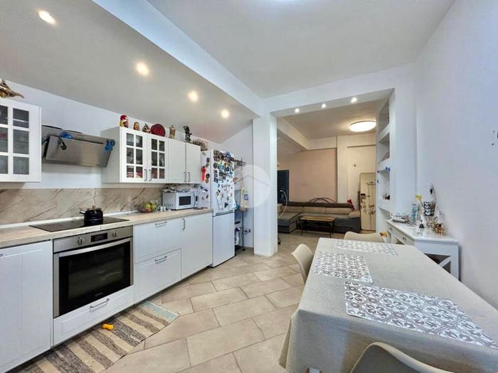 Appartamento quadrilocale in vendita in Via Francesco Crispi, Lavagnola Santuario Montemoro, Savona