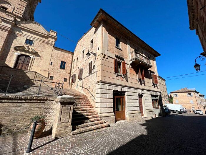 Casa con 6 locali in vendita in Viale Oreste Murani, Centro, Monterubbiano