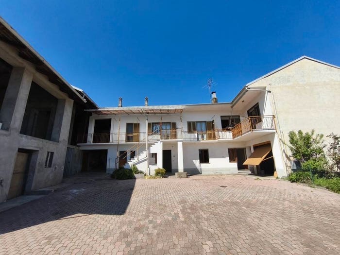 Casa con 6 locali in vendita in Via Rocco, Prarostino