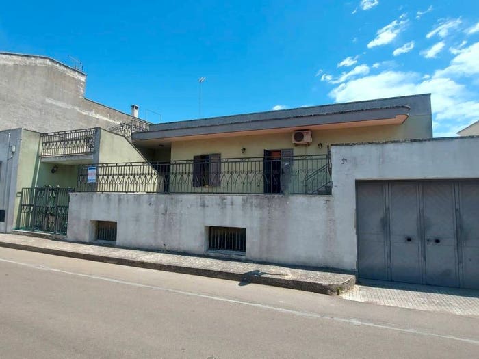 Casa con 6 locali in vendita in Via Nino Bixio, Centro, Melendugno
