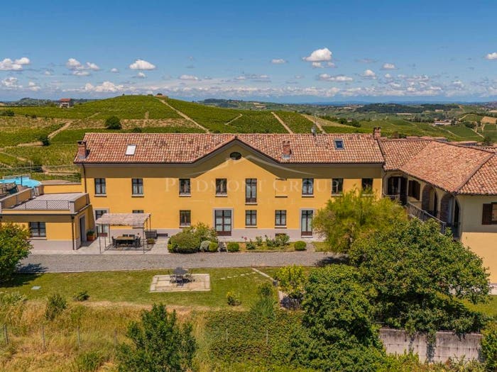 Casa con 6 locali in vendita in Via Giovan Battista Giuliani, Canelli
